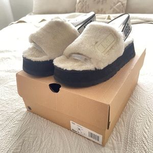 Worn once ugg slippers in great condition with box